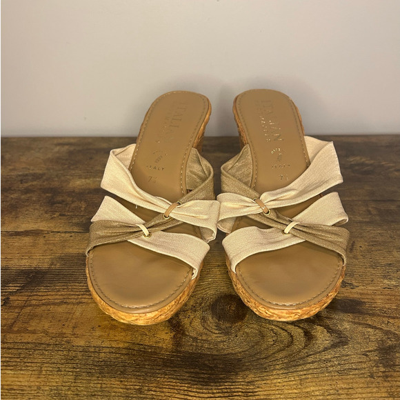 Italian Shoemakers Gold Wedges - Size 7.5 - Picture 5 of 8